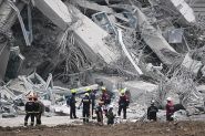 Myanmar Quake Toll Passes 1,000 as Rescuers Dig for Survivors