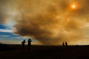 Espagne: un gigantesque nuage de fumée issu d'un feu de forêt étouffe Madrid