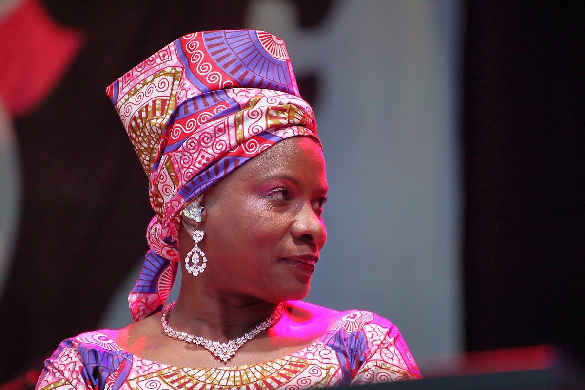Angélique Kidjo, la star aux 5 Grammys, rejoint le panthéon hollywoodien