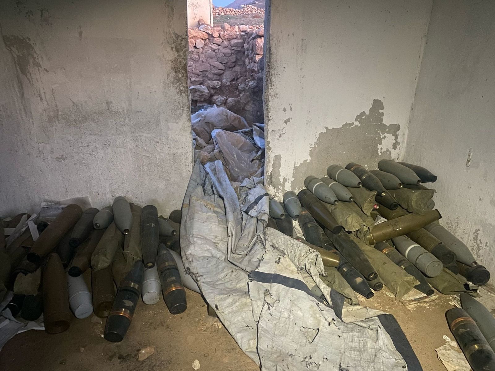 Israeli Army Destroys Former Syrian Regime Outpost on Mount Hermon