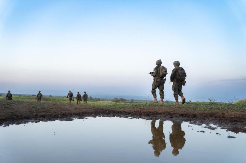 Israël mobilise ses troupes à sa frontière nord et frappe à Beit Lif au Liban-Sud
