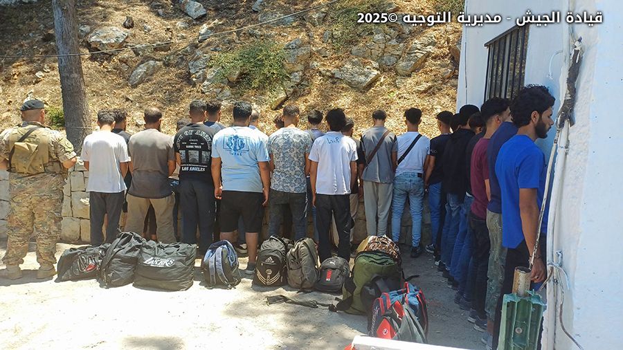 L’armée libanaise arrête 33 Syriens pour entrée illégale et vol