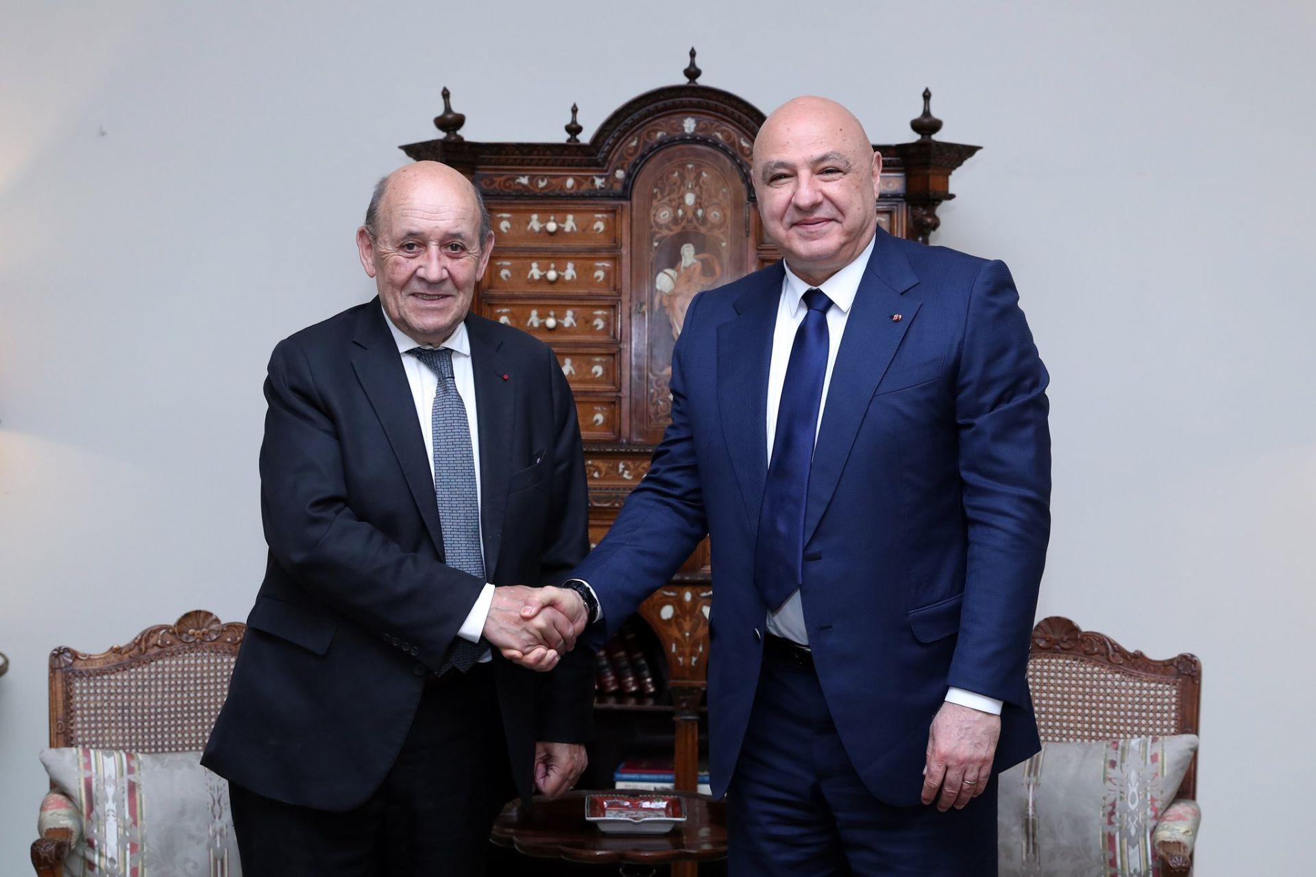 «Il ne faut pas que le moment Liban soit doublé par un moment Syrie», avertit Le Drian