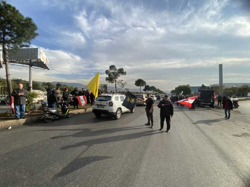 Hezbollah Supporters Stage Sit-In Near Beirut Airport, LAF Interferes