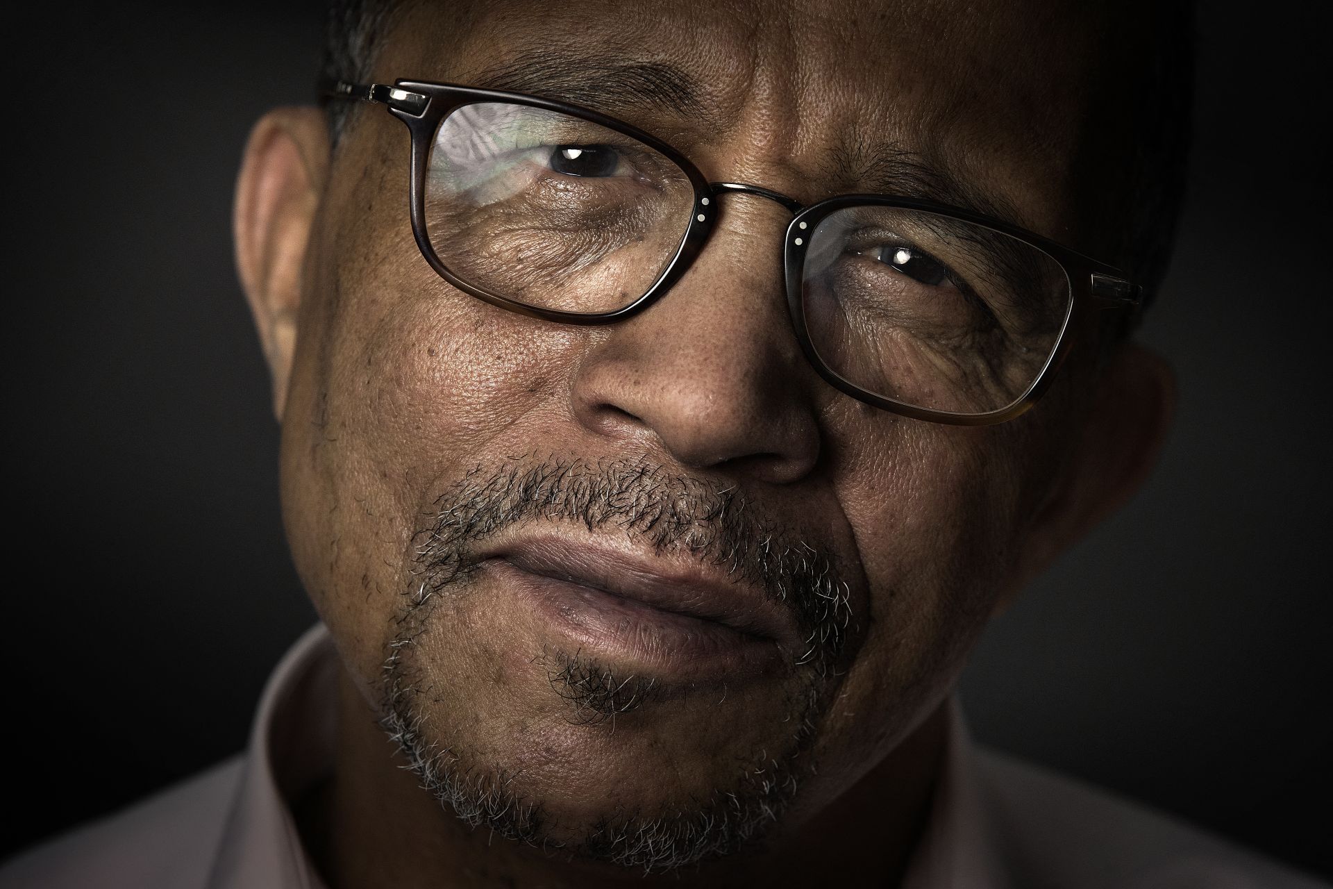 L'écrivain Yasmina Khadra plaide la cause de Boualem Sansal auprès du président Tebboune