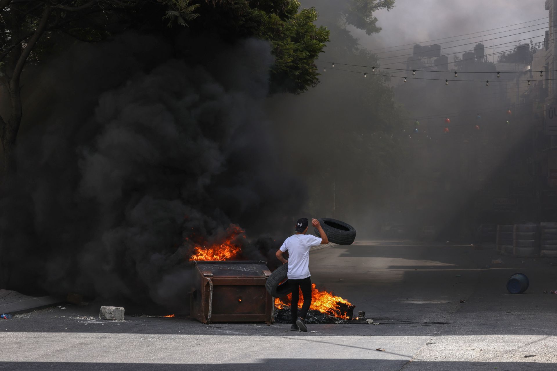 1 Dead and 9 Injured in Israeli Raid on Refugee Camp in West Bank