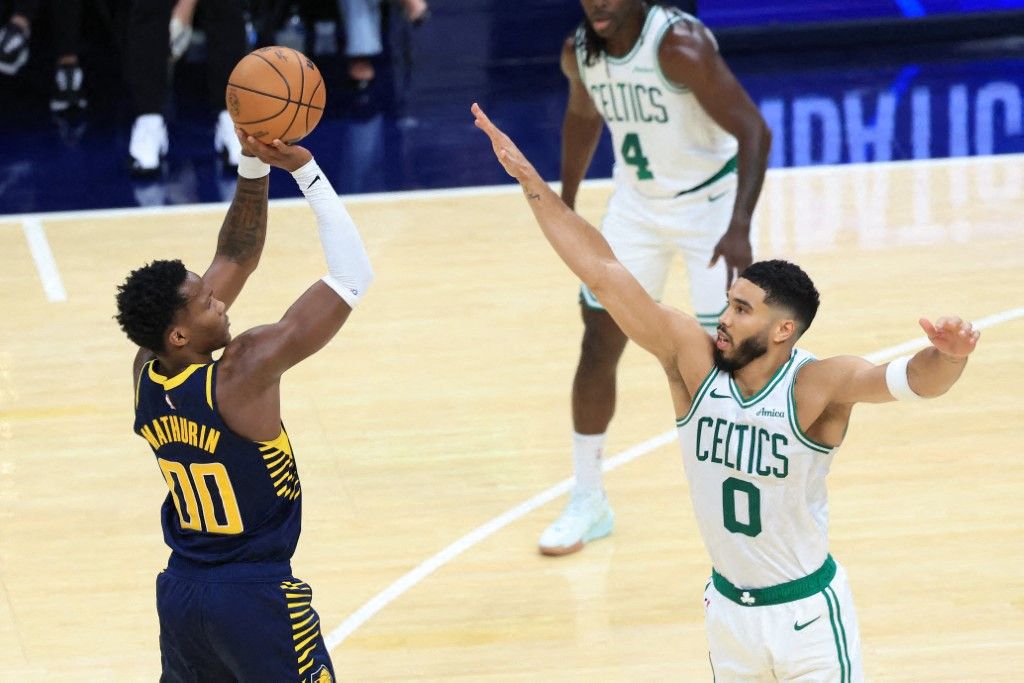 Pacers Hold Off Celtics in Overtime, Cavs Rout Lakers in James Family Return