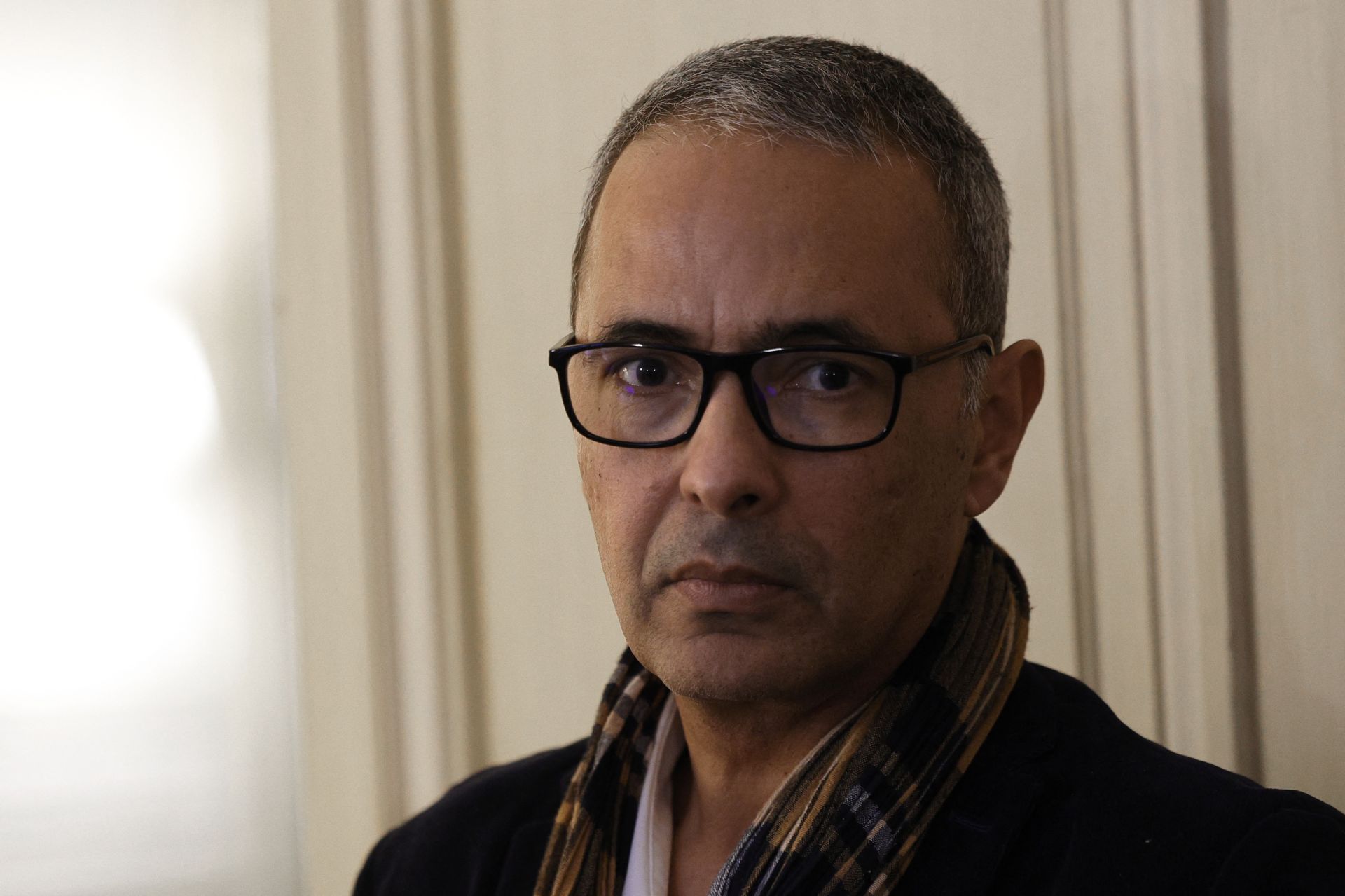 Alger a émis deux mandats d'arrêts internationaux contre l'écrivain franco-algérien Kamel Daoud, selon la diplomatie française