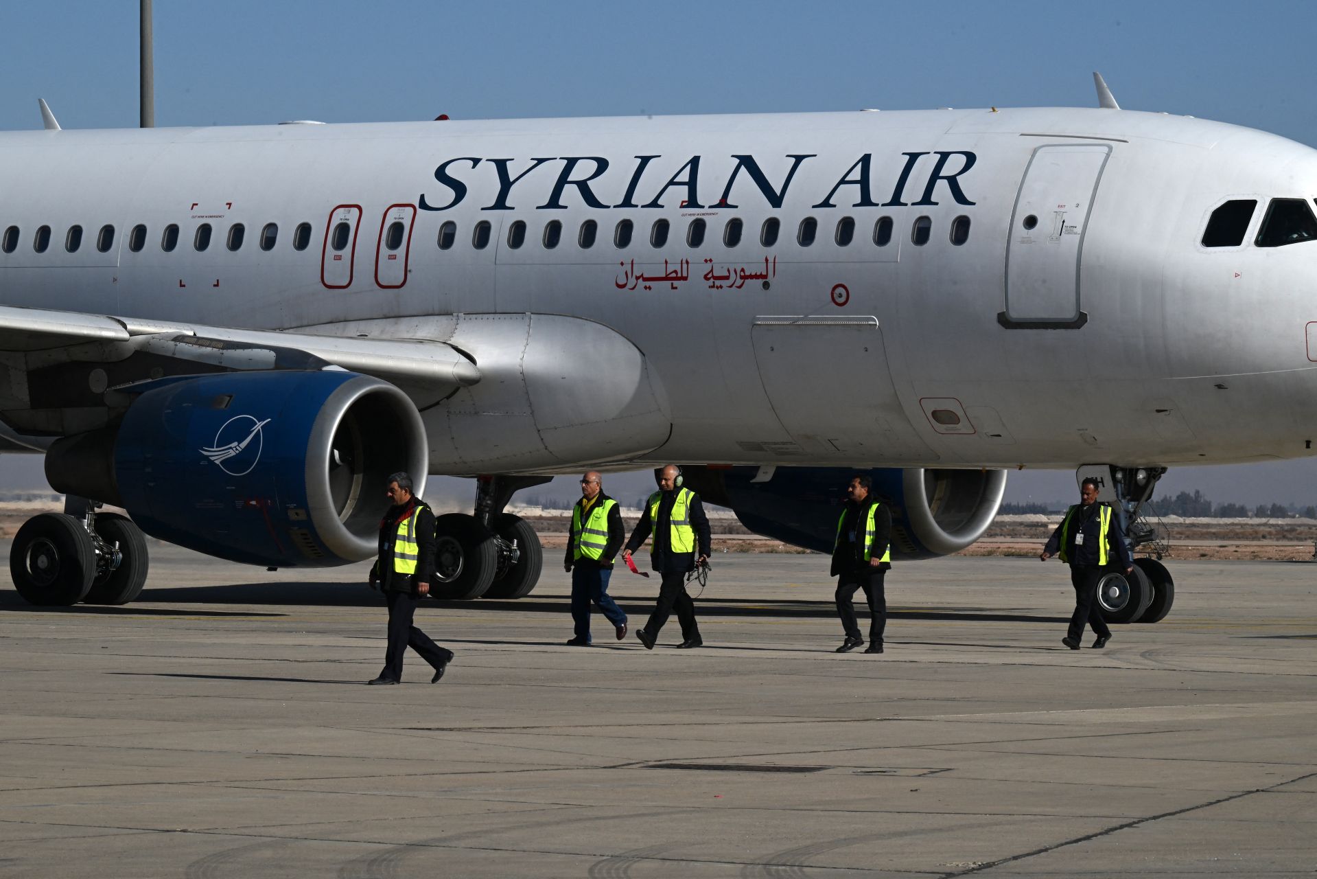 Damas : les vols reprennent sous le nouveau drapeau syrien