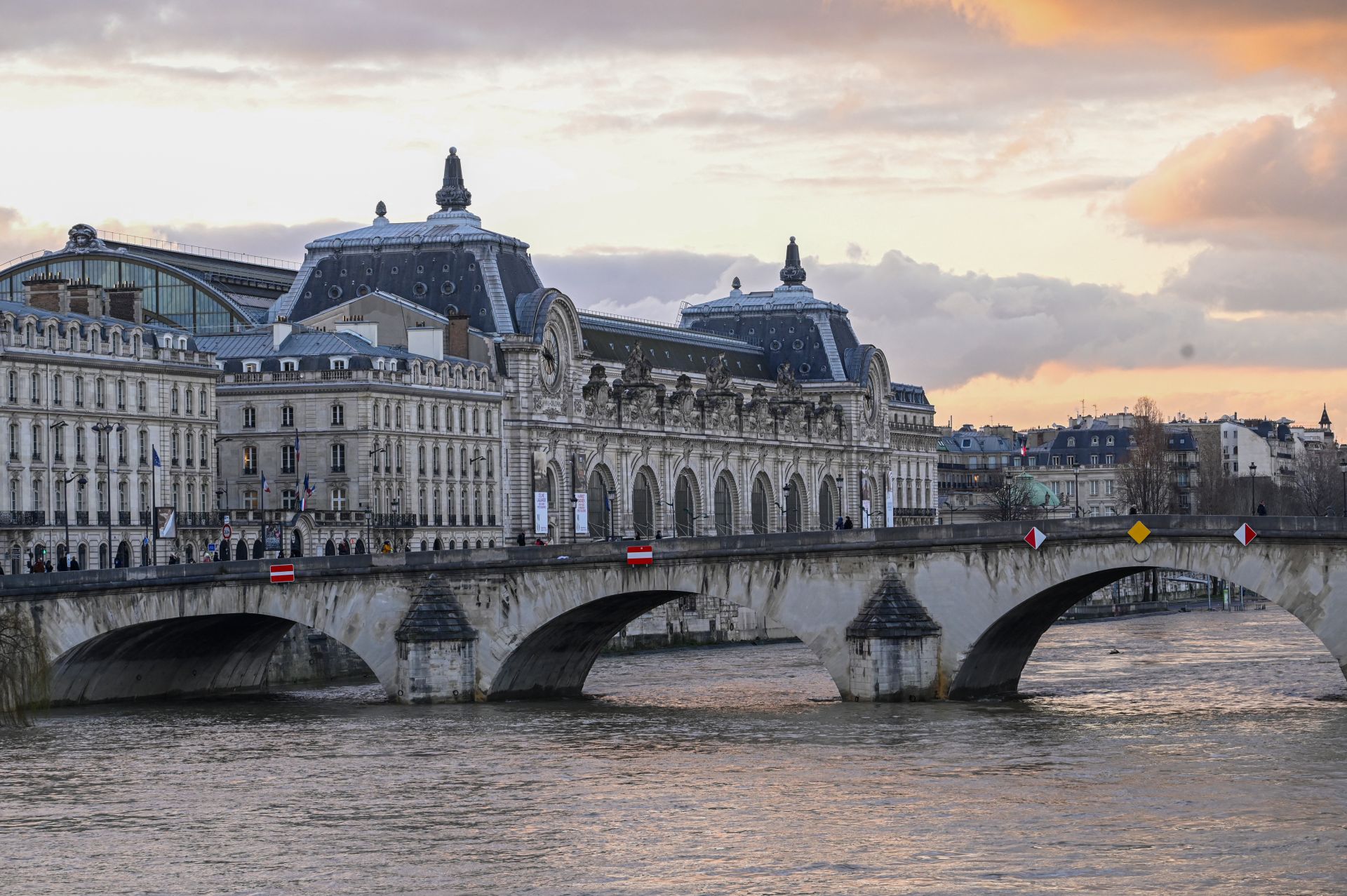 Au musée d'Orsay, le public invité au bain de jouvence d'un monumental Courbet