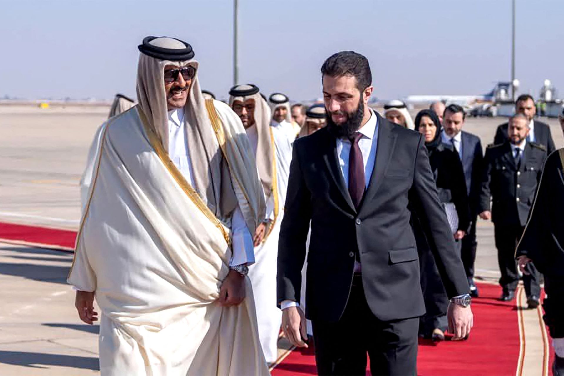 Syria's New Interim President Welcomes Qatar Emir to Damascus