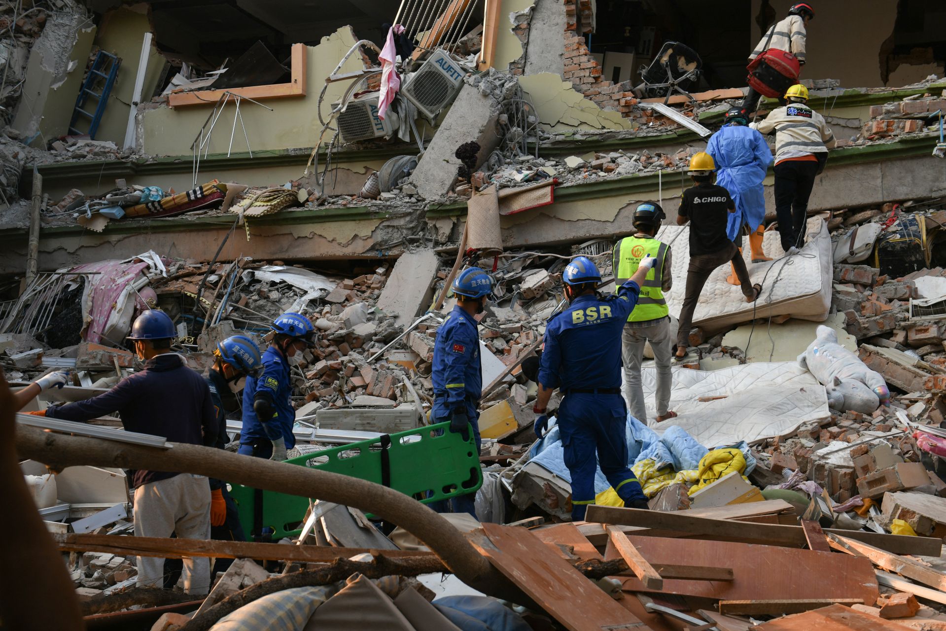 Les chances de sauvetage s'amenuisent en Birmanie et en Thaïlande, trois jours après le séisme