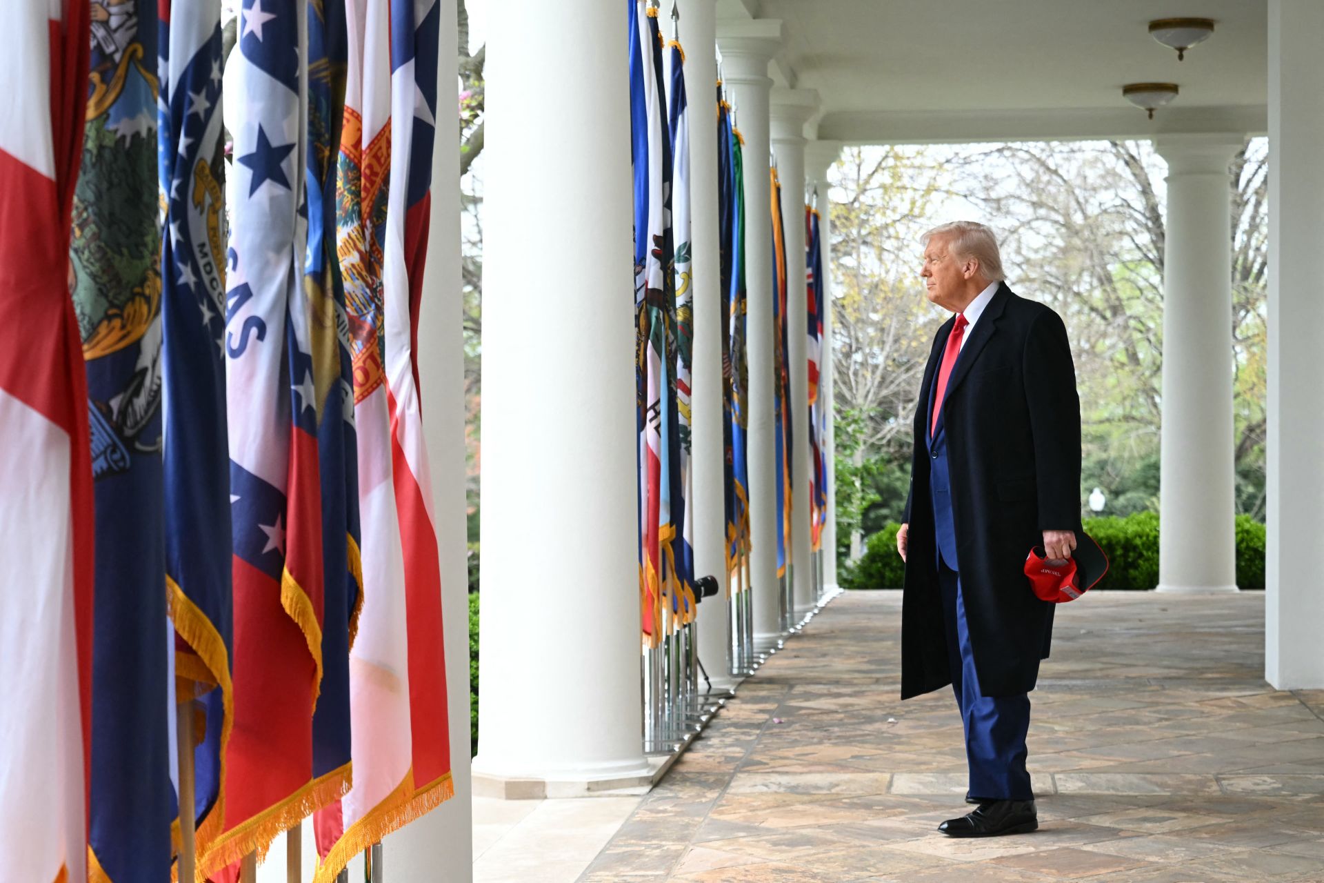 Trump annonce des 'droits de douane réciproques' entrant en vigueur les 5 et 9 avril