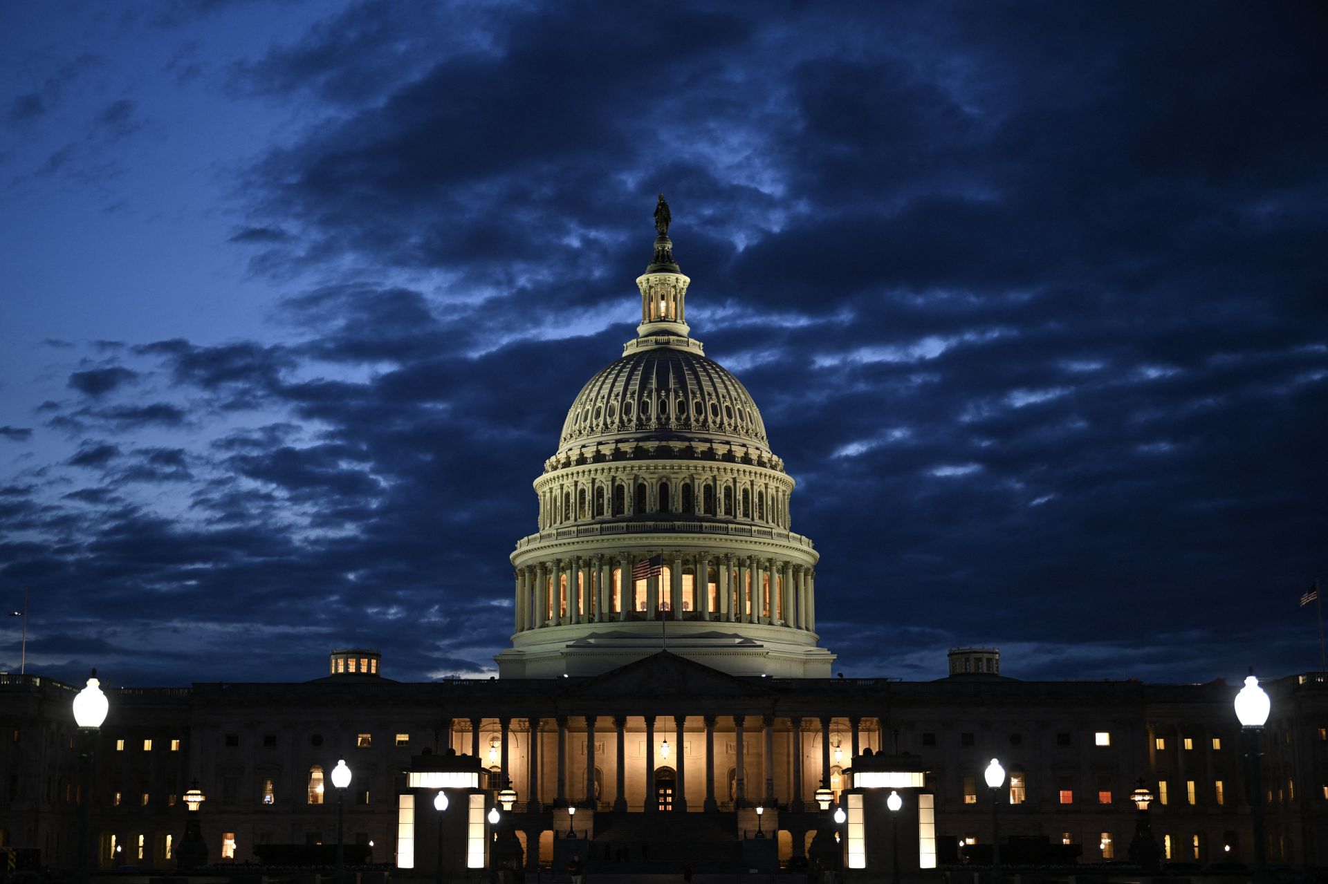 Une feuille de route pour financer le programme de Trump débattue au Sénat