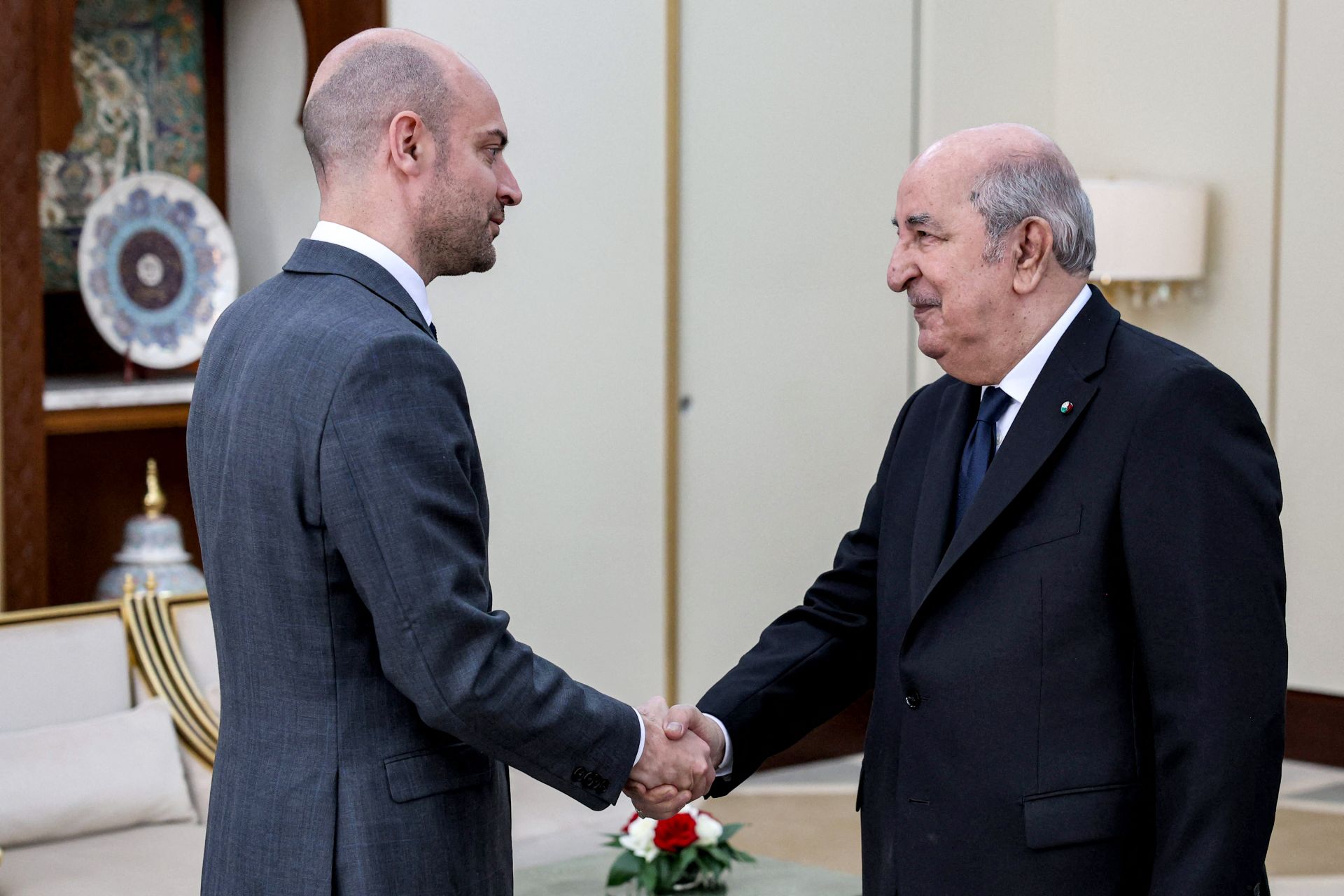 France-Algérie: la méthode du rapport de force a-t-elle échoué?