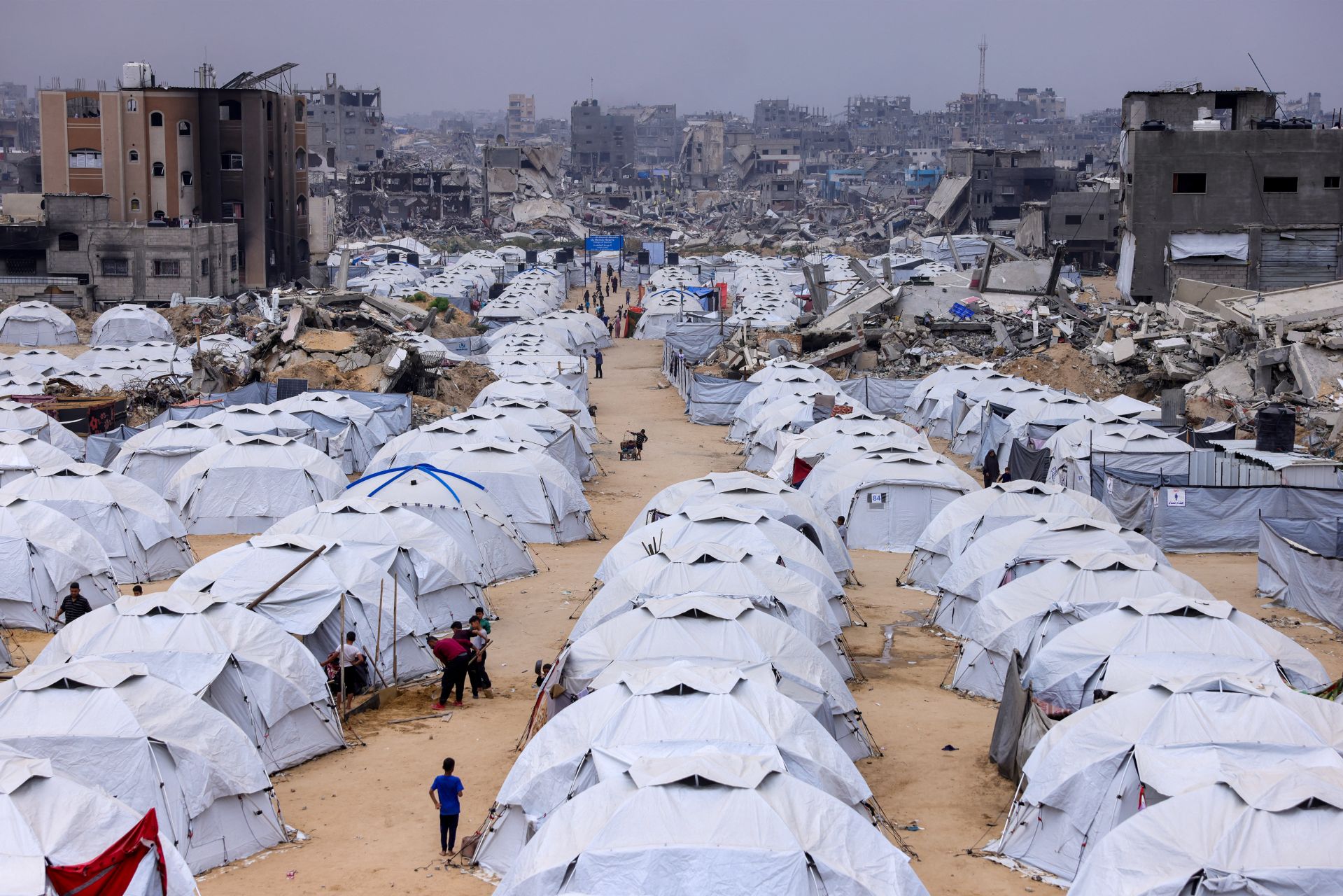 Le ministre israélien de la Défense affirme que l'armée s'empare de « vastes secteurs » de Gaza