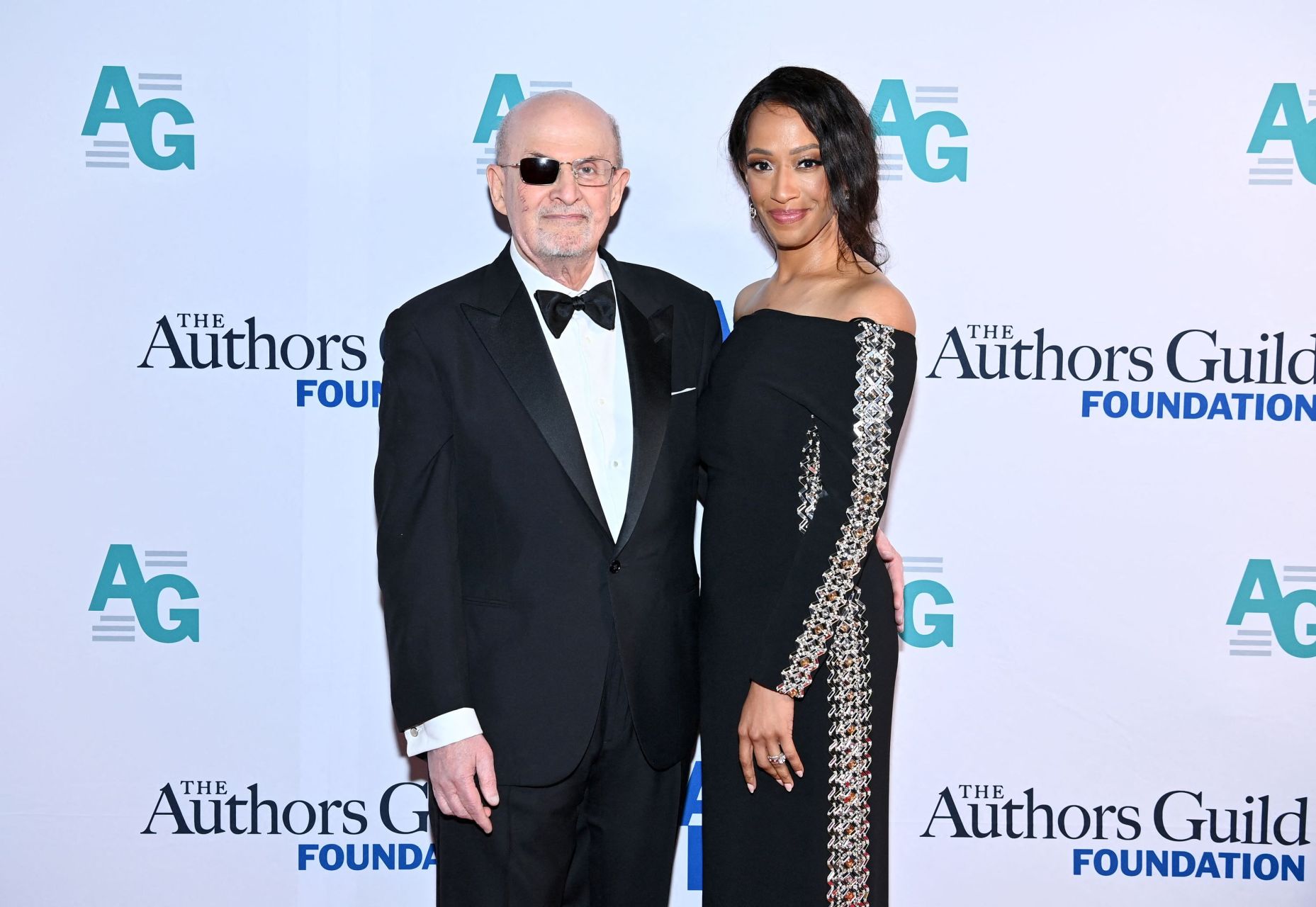 Salman Rushdie «satisfait» de la peine maximale infligée à son agresseur