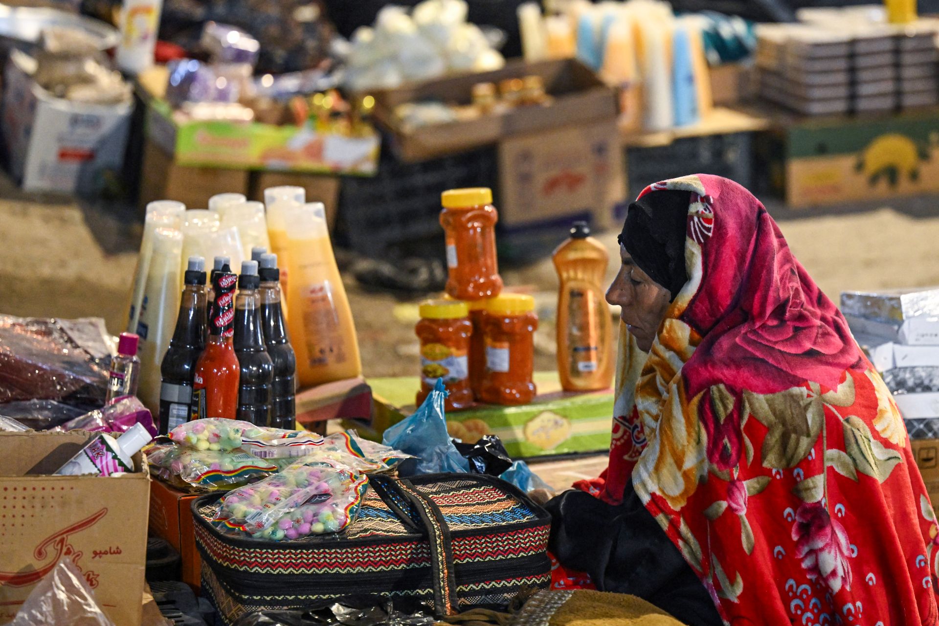 Sur un marché d'Irak, des vendeurs ambulants venus d'Iran pour fuir la crise