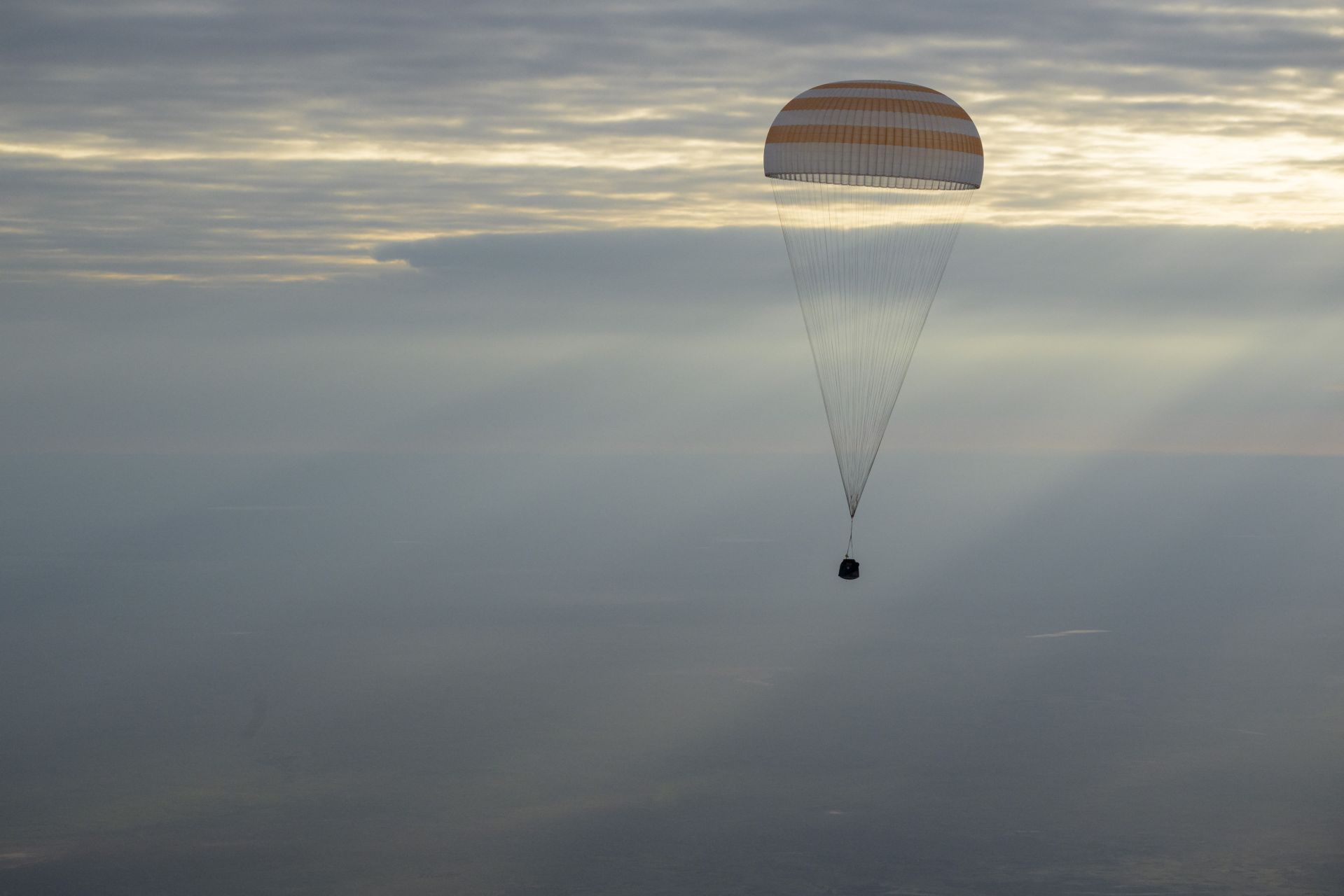 Le jour de ses 70 ans, un astronaute américain de retour sur Terre avec deux cosmonautes russes
