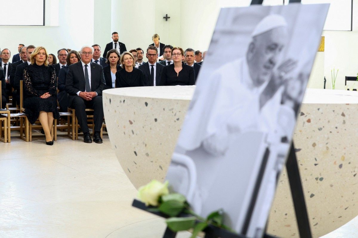 L'écrivain Javier Cercas et le pape François, unis contre le cléricalisme