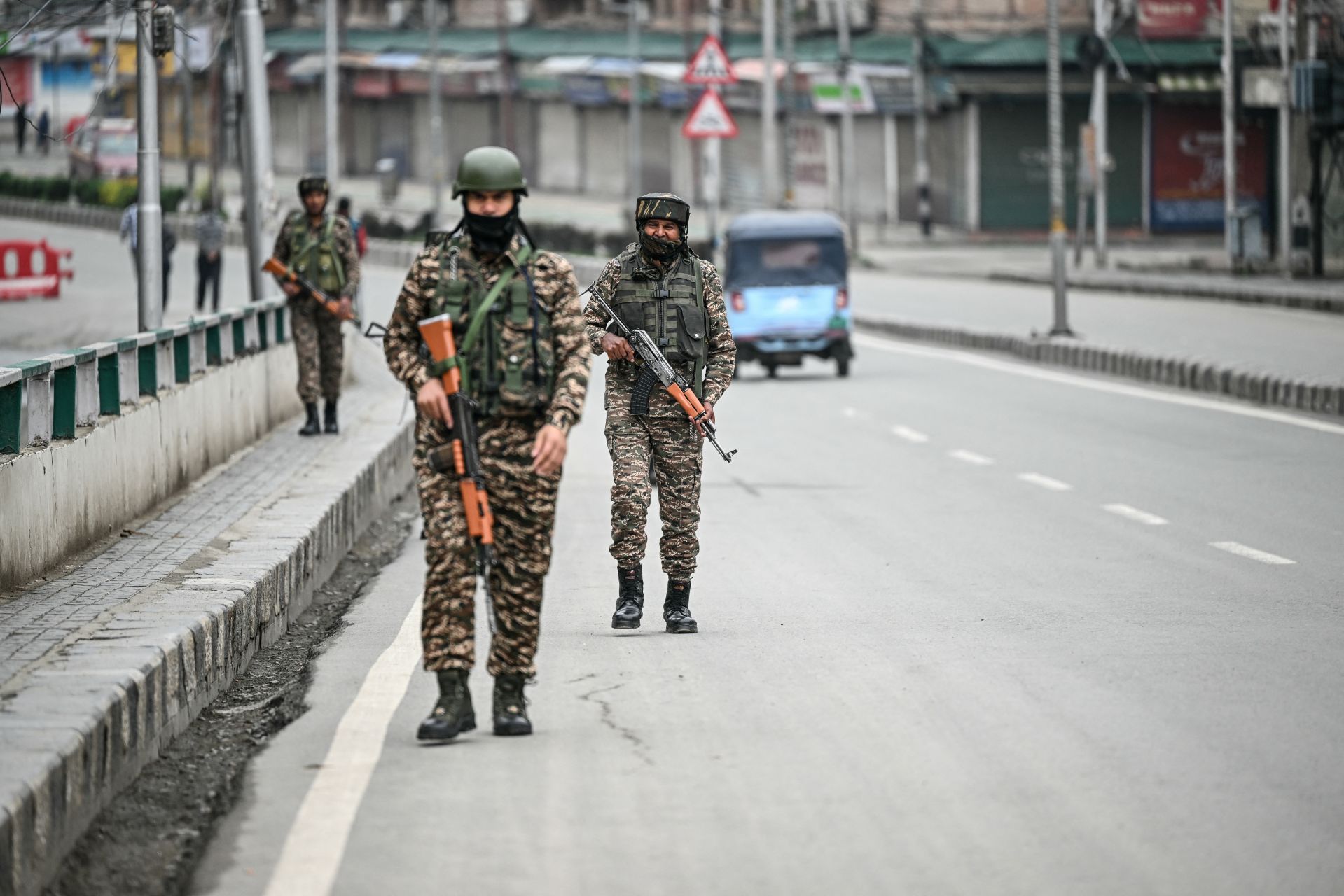 India-Pakistan Ceasefire Holds after Early Violations