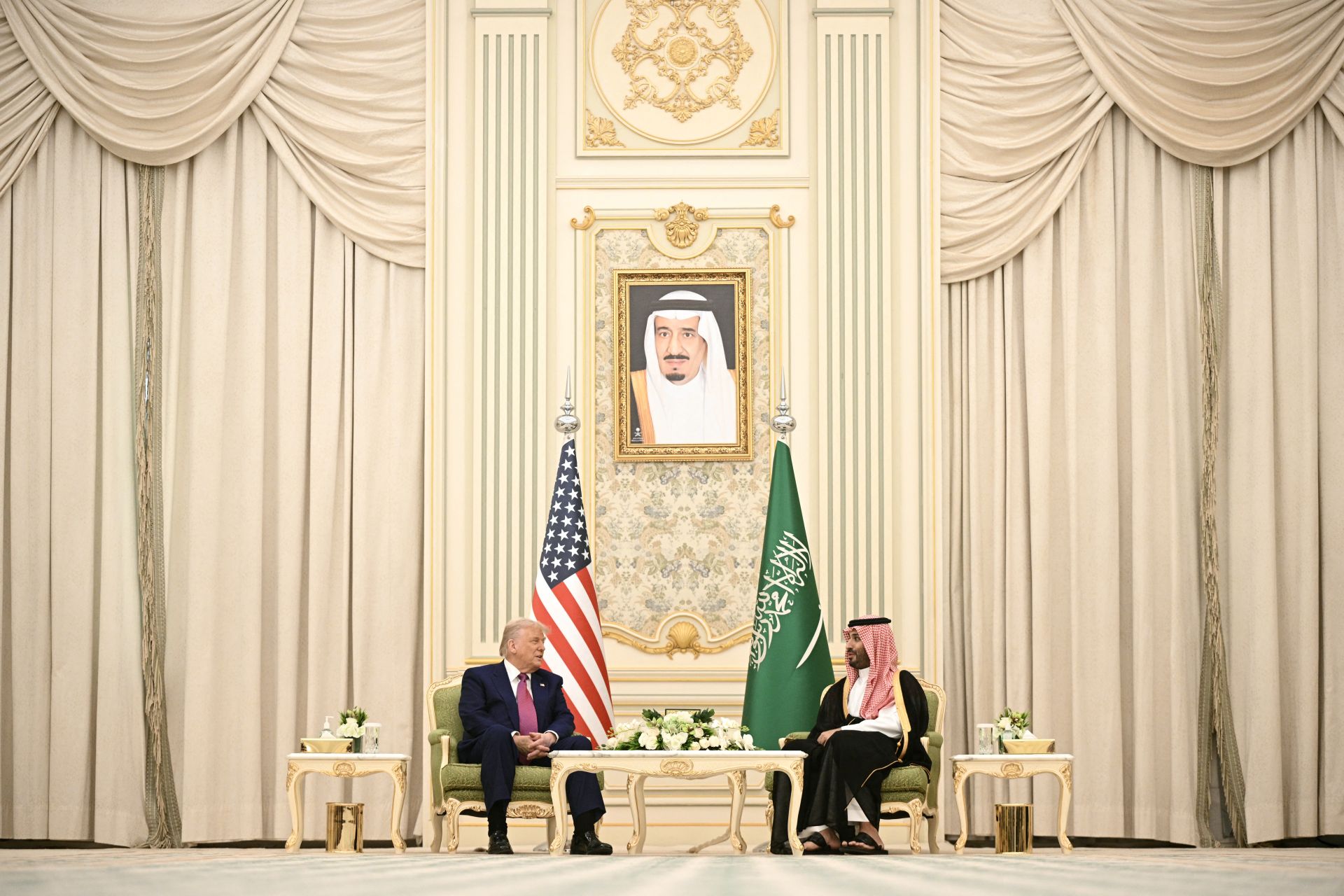 Reçu royalement à Ryad, Trump annonce de pharaoniques investissements saoudiens