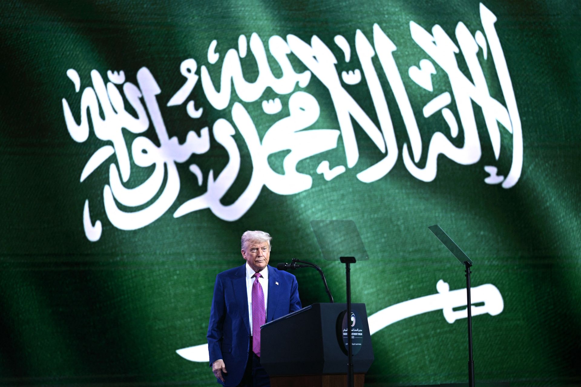 Trump annonce la levée des sanctions contre la Syrie lors de sa visite à Riyad