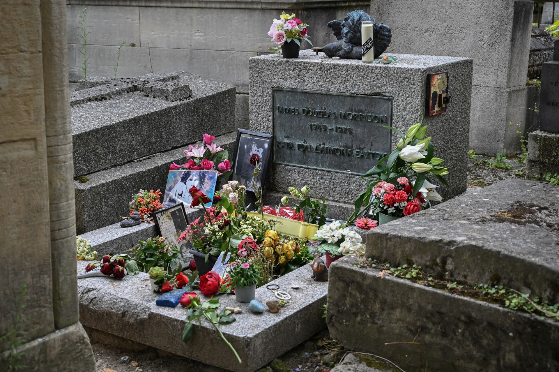 Jim Morrison Bust Returns to Père Lachaise, 37 Years After Theft