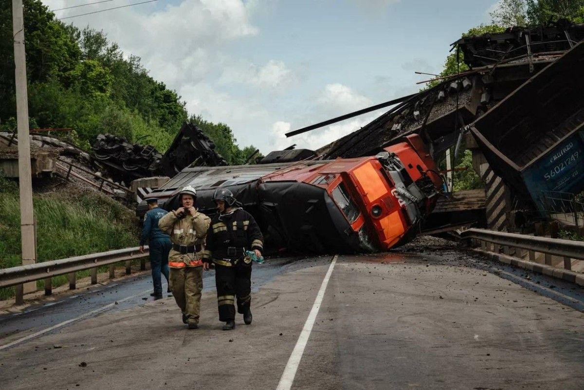 Russia Says Ukraine Behind Rail Bridge Blasts that Killed 7