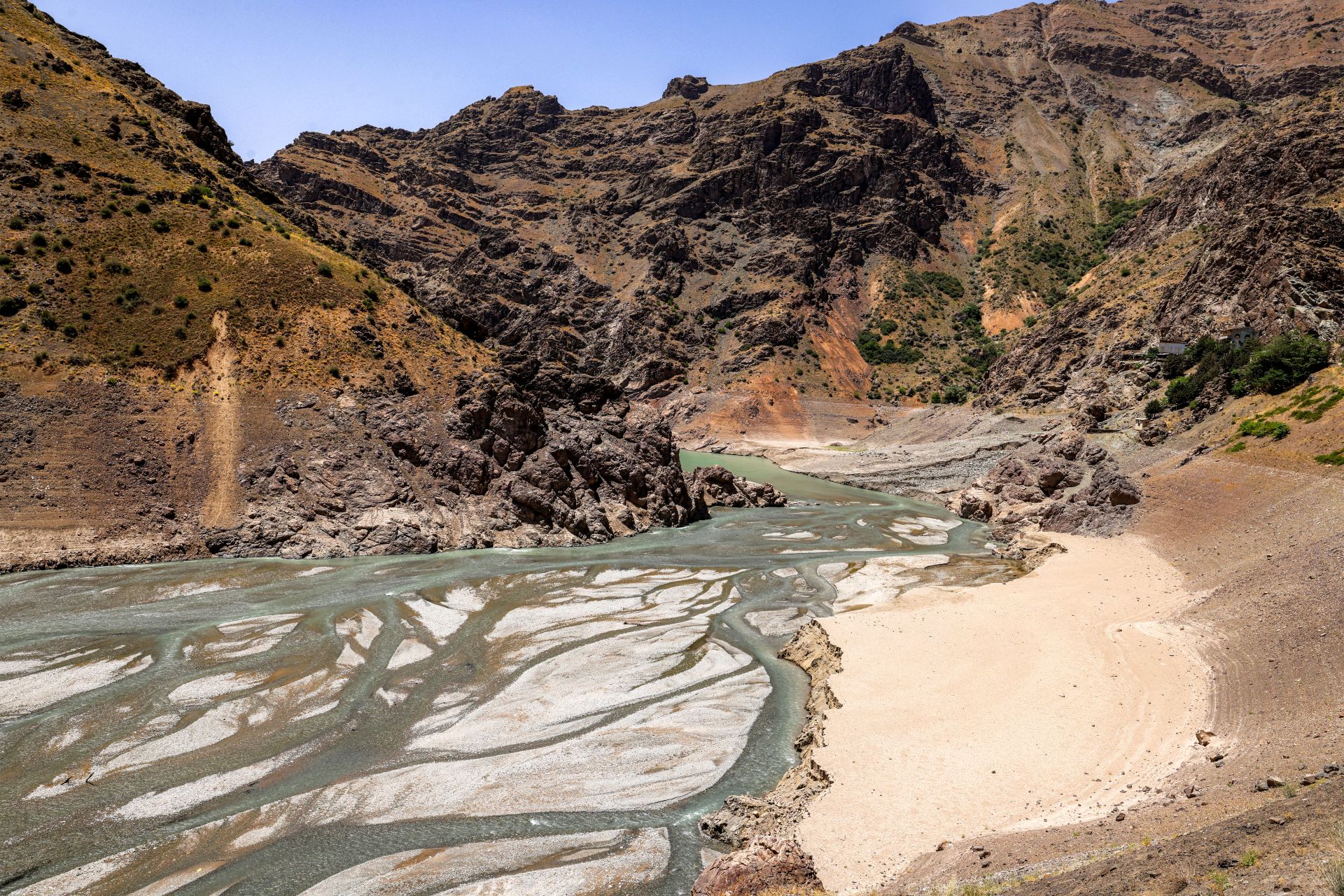 Drought in Iran: Tehran’s Main Water Reservoir Nearly Dry