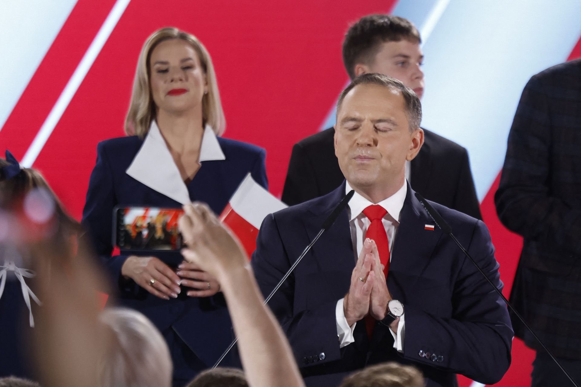 Pologne: le candidat nationaliste remporte de justesse la présidentielle