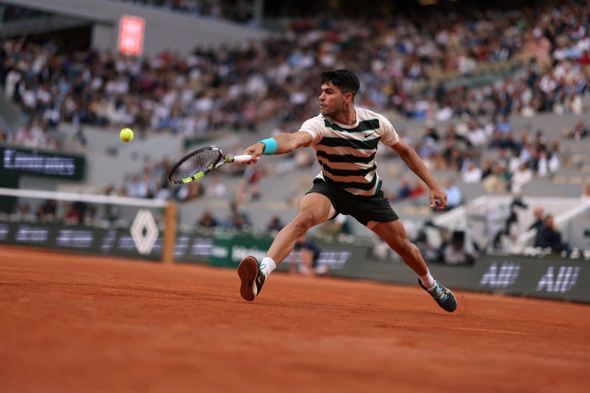 Alcaraz Cruises Into French Open Last Four With “Sinner-inspired” Performance