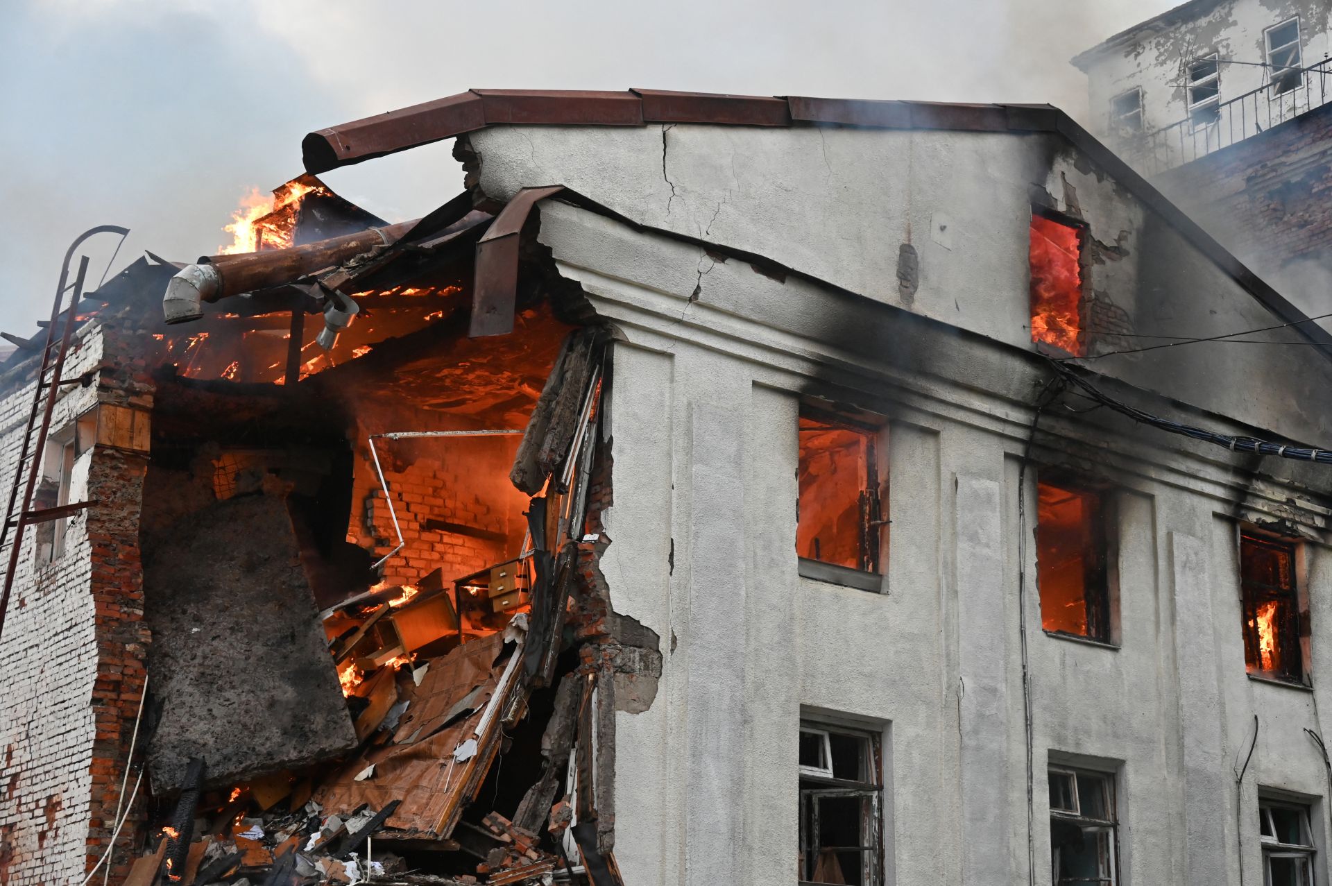 Puissante attaque russe contre Kharkhiv, cinq morts en Ukraine