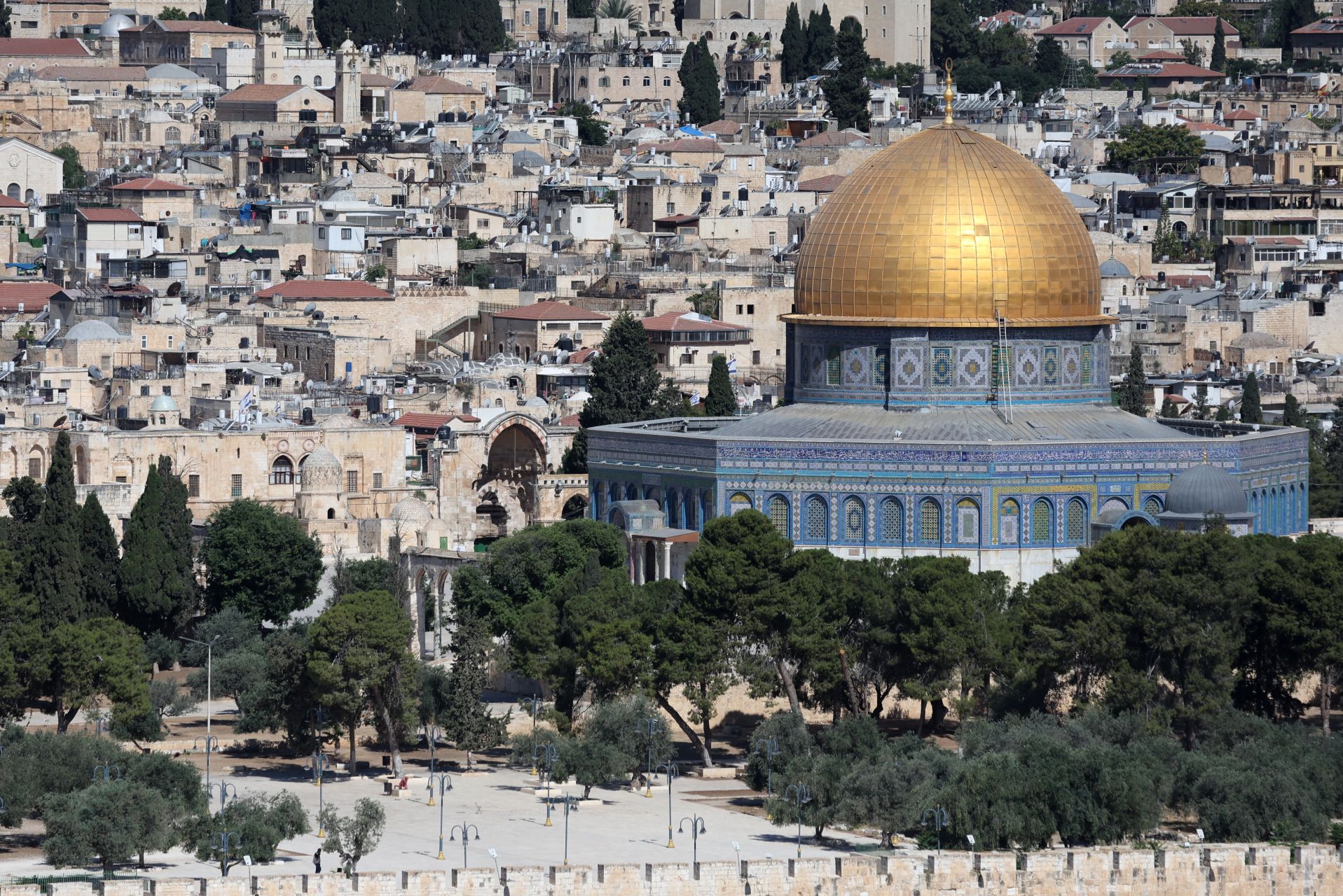 Israel Bars Jerusalem's Top Muslim Cleric from Al-Aqsa