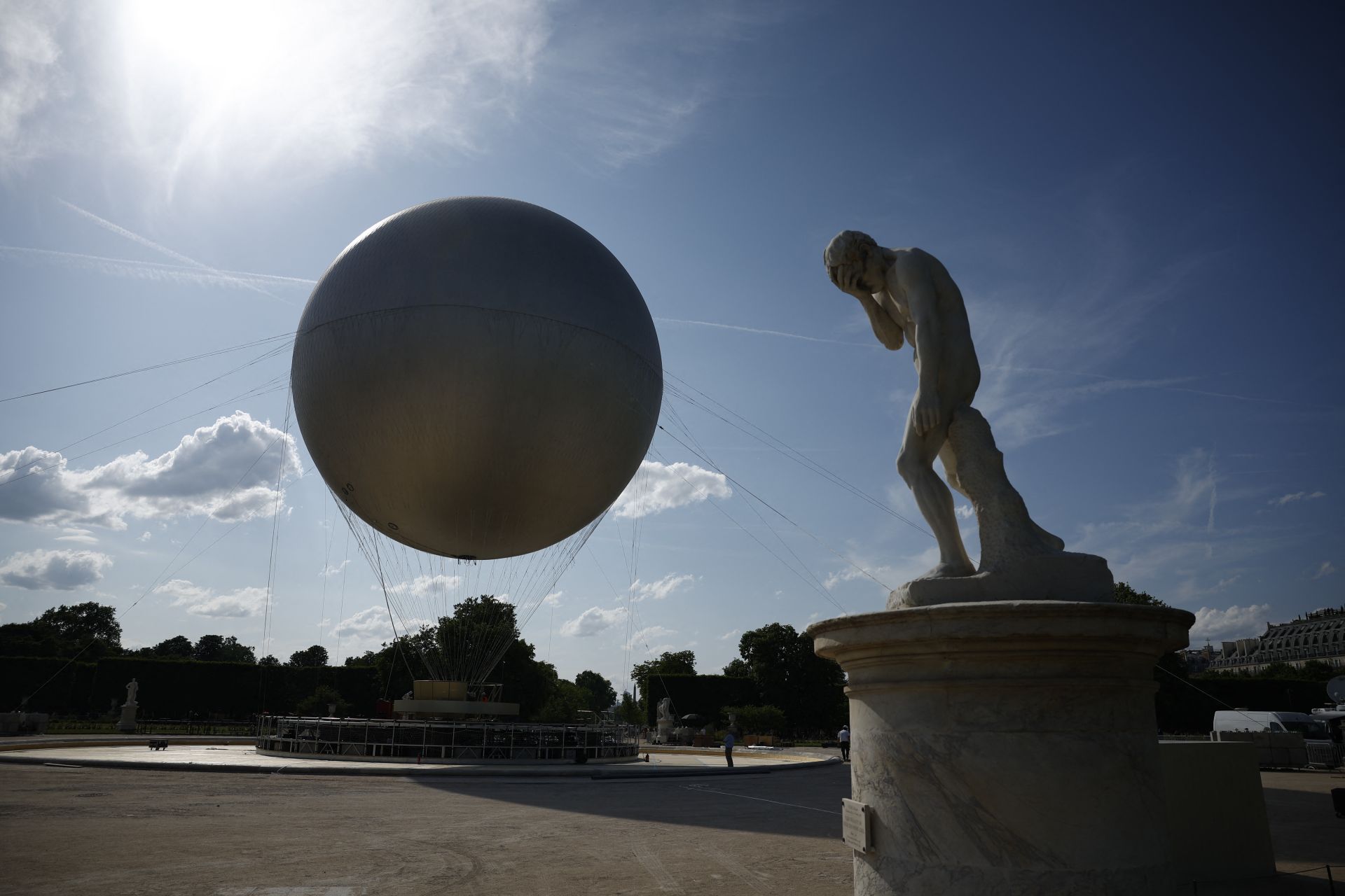 Avant la vasque olympique, une longue tradition de vols de ballons aux Tuileries