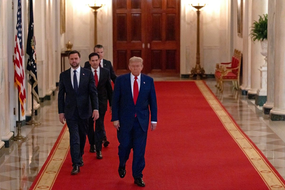 Marteau de minuit: Washington frappe l'Iran fort, mais tend la main