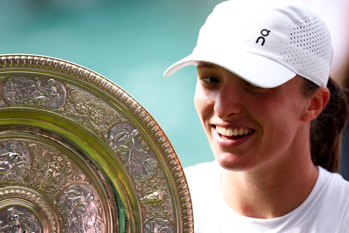 Swiatek Destroys Anisimova 6-0, 6-0 to Win First Wimbledon Title