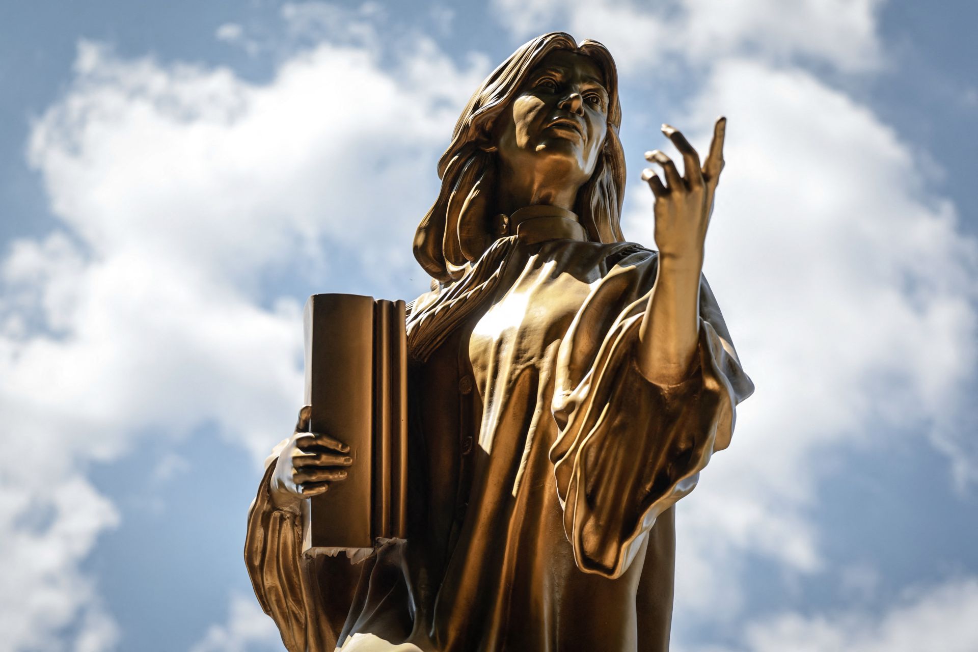 À Paris, Gisèle Halimi inaugure la marche des statues de femmes illustres des JO 