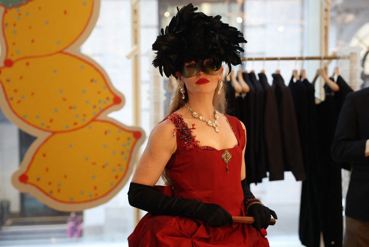 Versailles renaît à Manhattan dans un luxe noir: immersion baroque