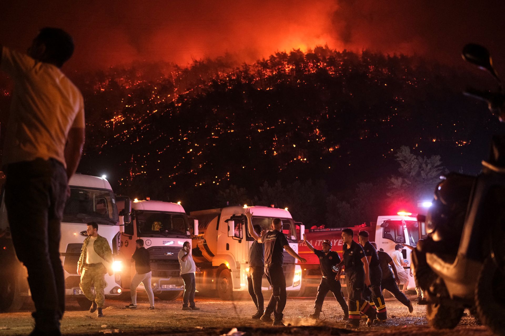 Turkey Battles Wildfires Amid Strong Winds, Heatwave
