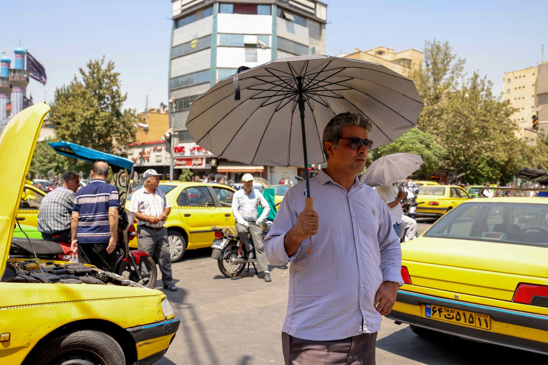 Iran’s GPS Jamming Hits Daily Life, Leaving Drivers Lost in Tehran
