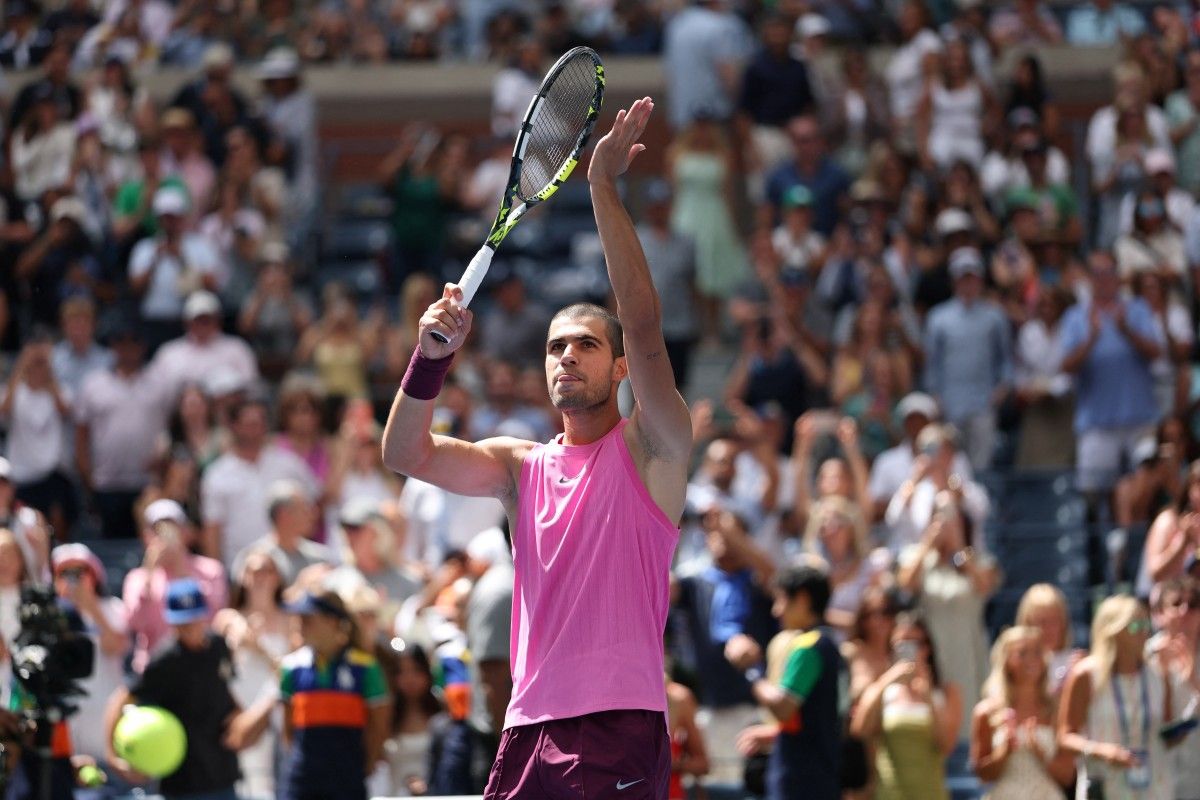 Alcaraz Romps into US Open Fourth Round, Rybakina Advances