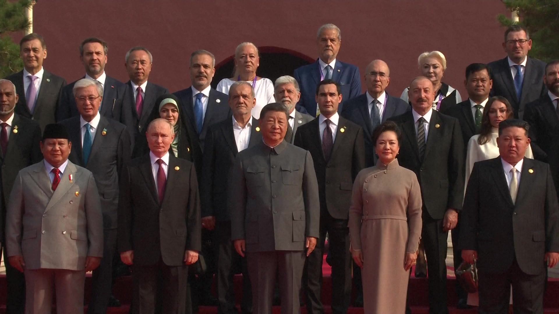 Kim, Putin at Xi’s Side for Massive China Military Parade