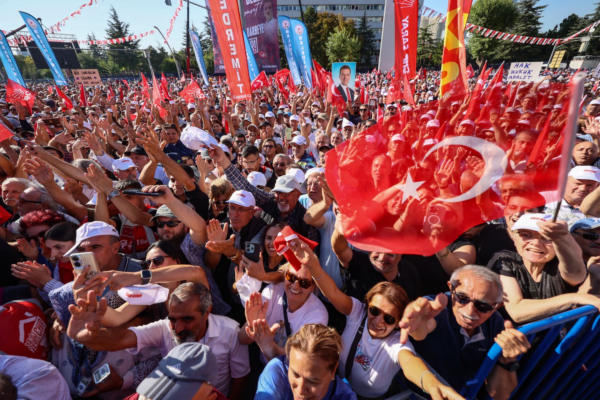 Tens of Thousands Join Ankara Protest ahead of Court Showdown