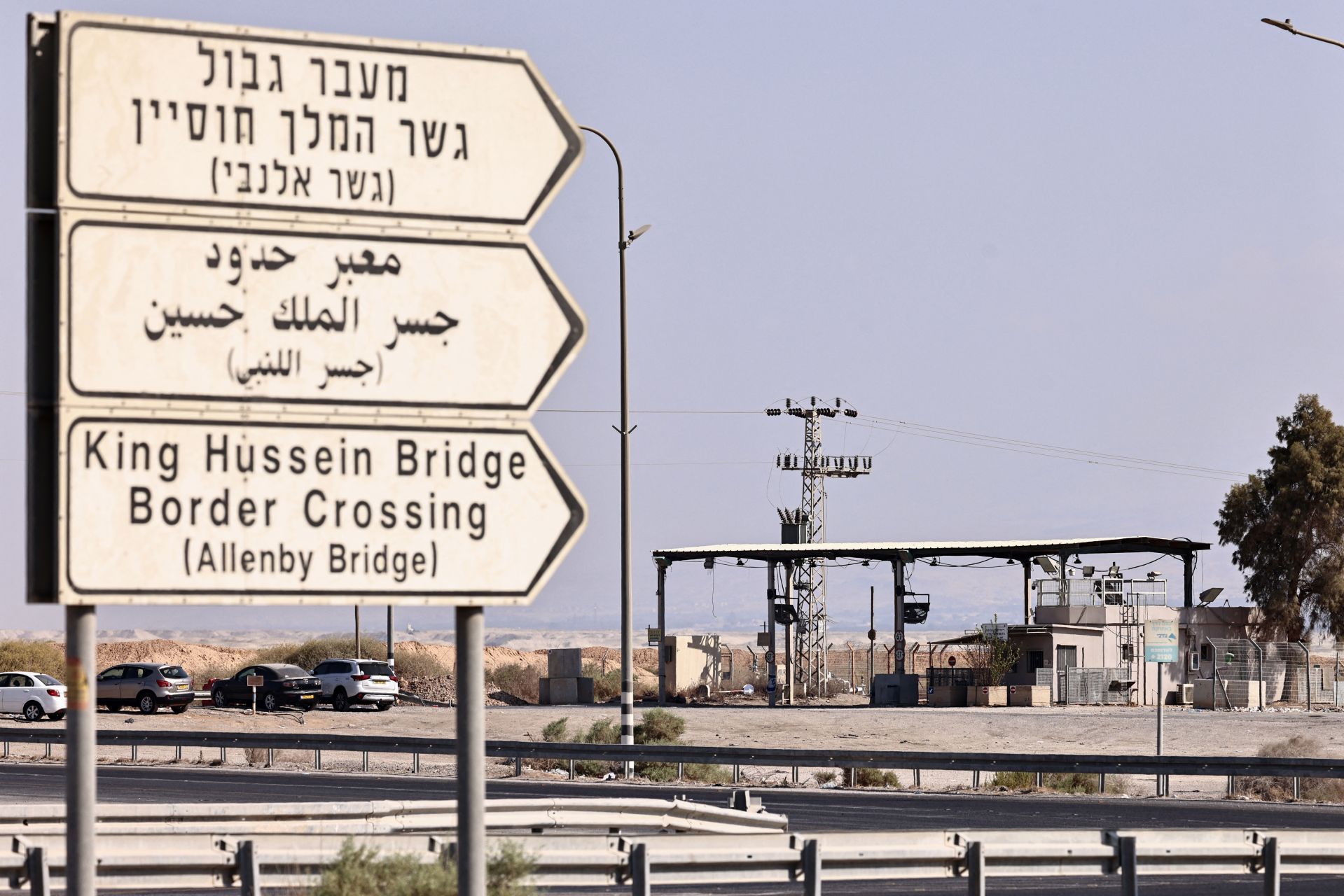 Israel Detains Palestinians in Nablus, Reopens West Bank-Jordan Crossing