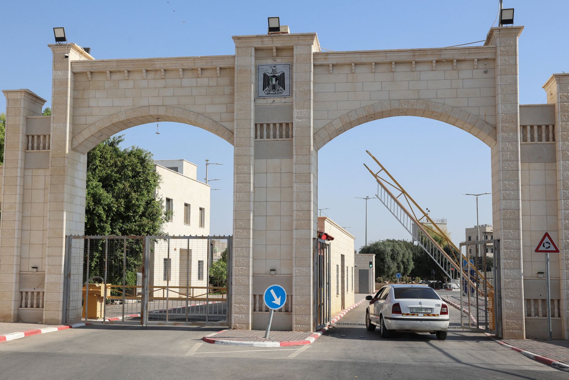 Israel to Reopen Only West Bank-Jordan Crossing Friday