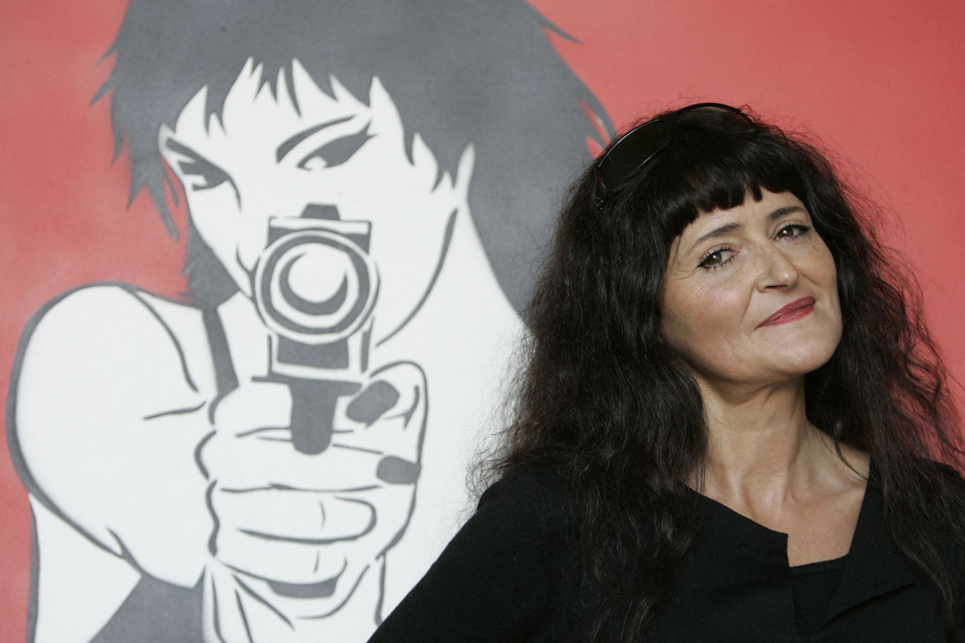 Miss.Tic: une exposition hommage célèbre la reine du street art parisien