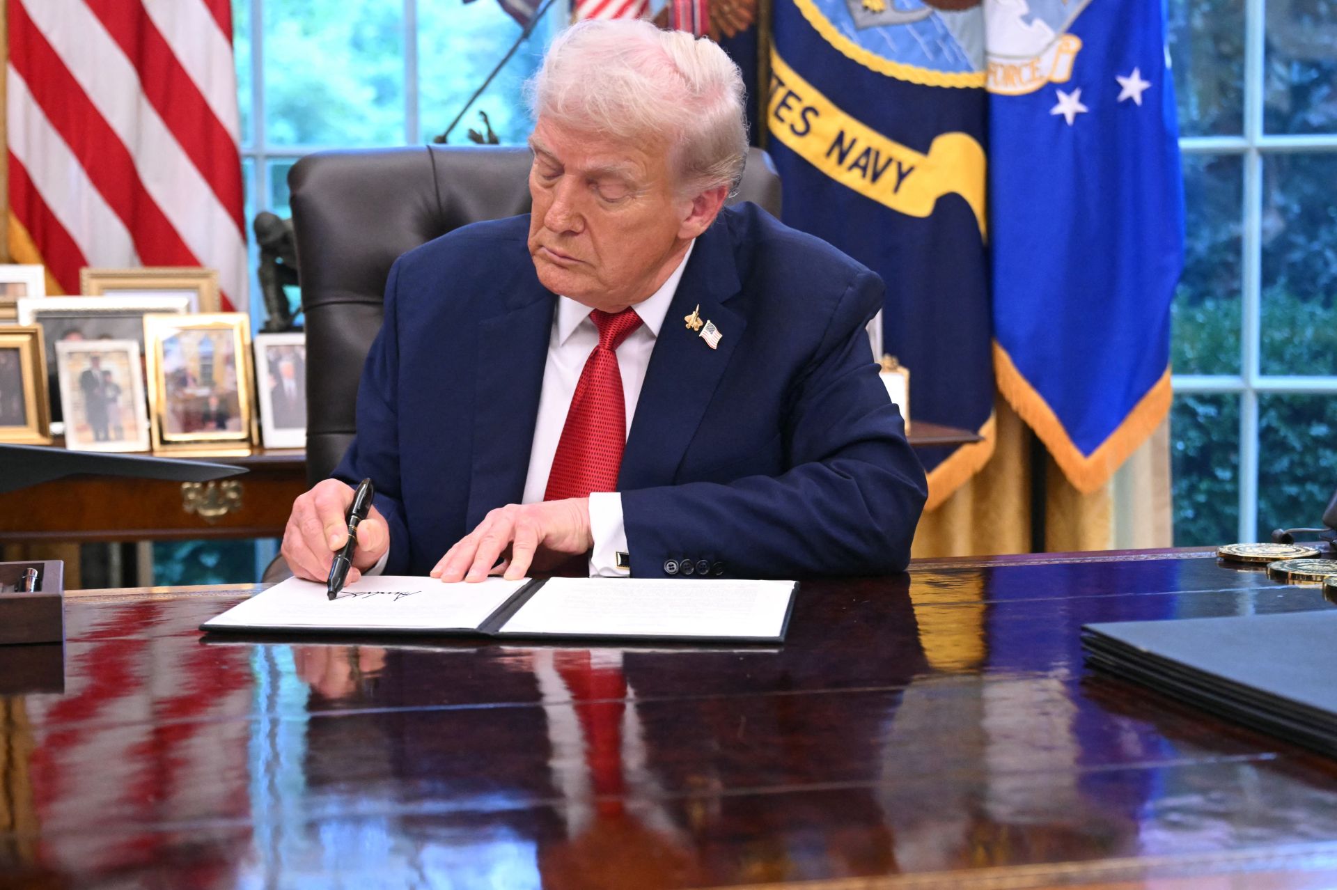 Ce qu’il faut savoir sur la taxe de 100% de Trump sur les médicaments importés