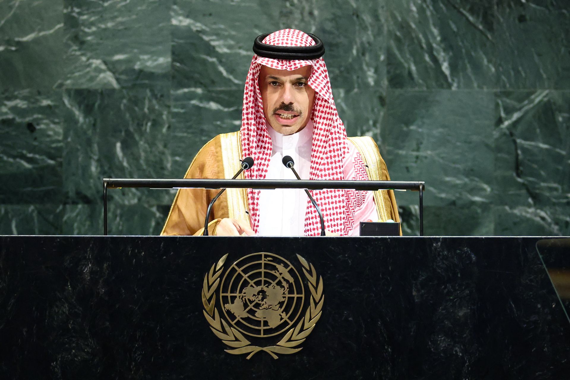Bin Farhan Commends Lebanon’s Steps Toward Stability 