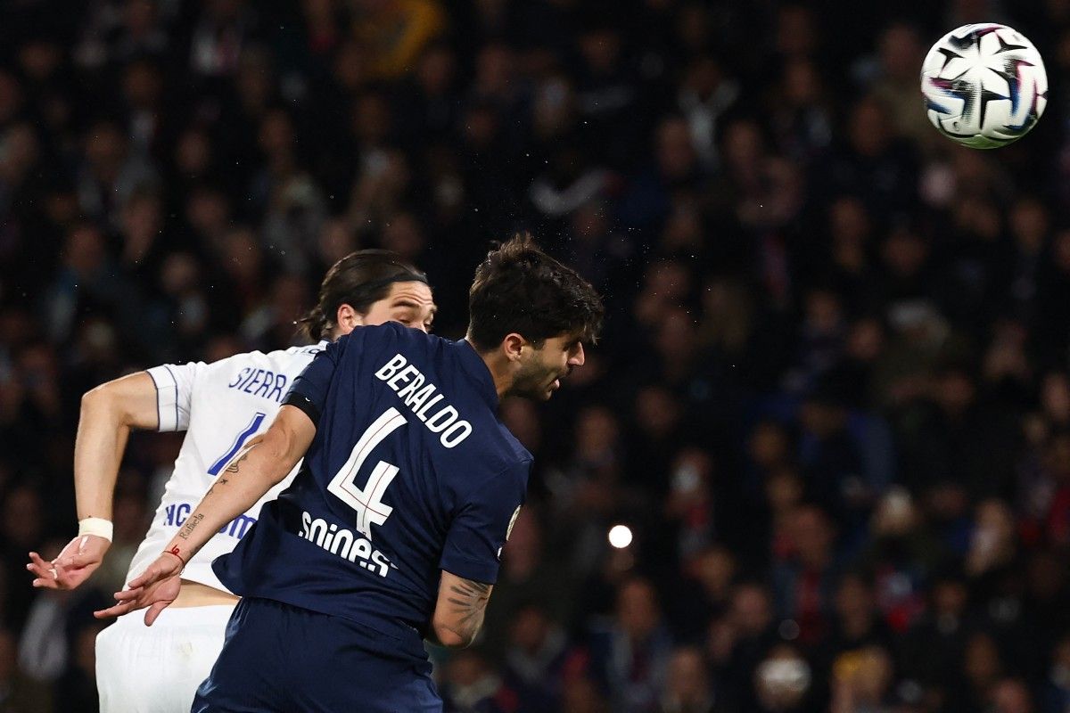 Ligue 1: le PSG relancé par ses défenseurs contre Auxerre